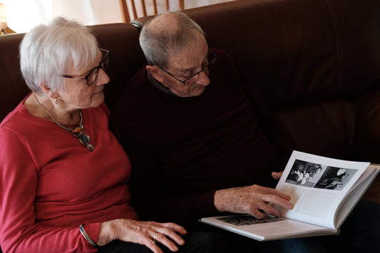 Comment écrire la biographie d’un parent qui n’aime pas parler de son passé ?