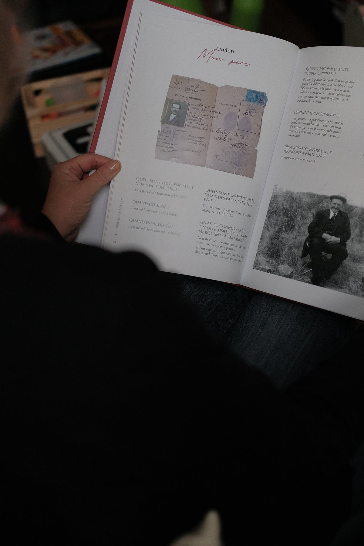 Livre biographique Bavardises ouvert